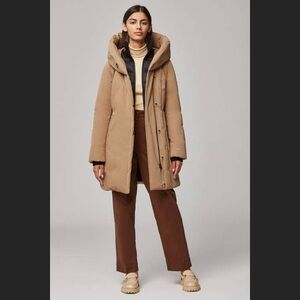 Cambria, Slim-fit classic down coat with large hood